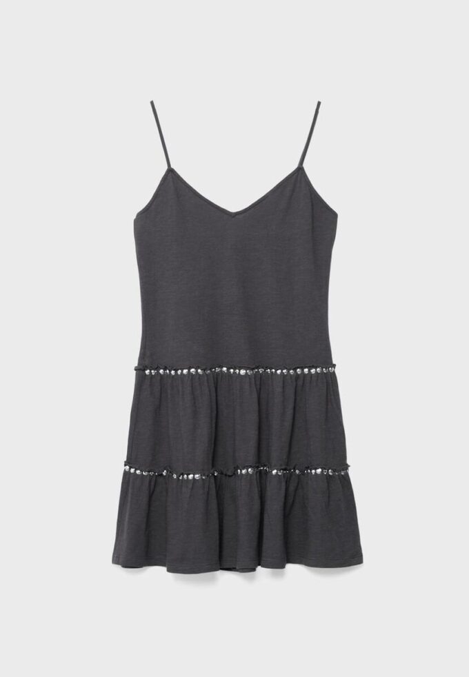 Kjole med volanger og nitter