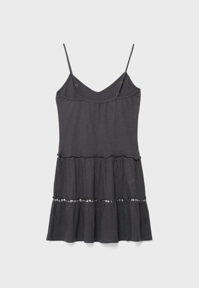 Kjole med volanger og nitter