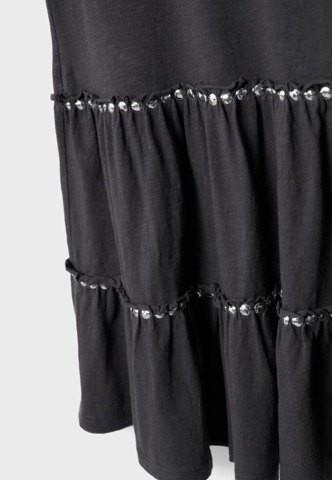 Kjole med volanger og nitter