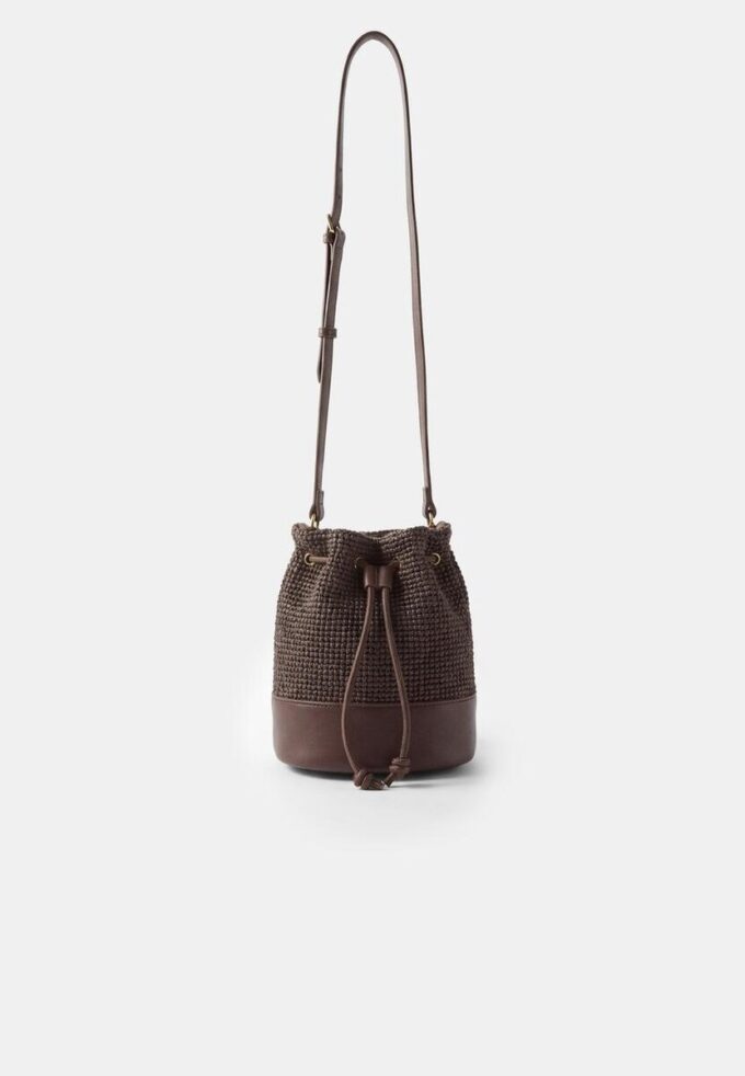 Kontrastfarget heklet crossbody-veske