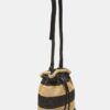 Kontrastfarget heklet crossbody-veske