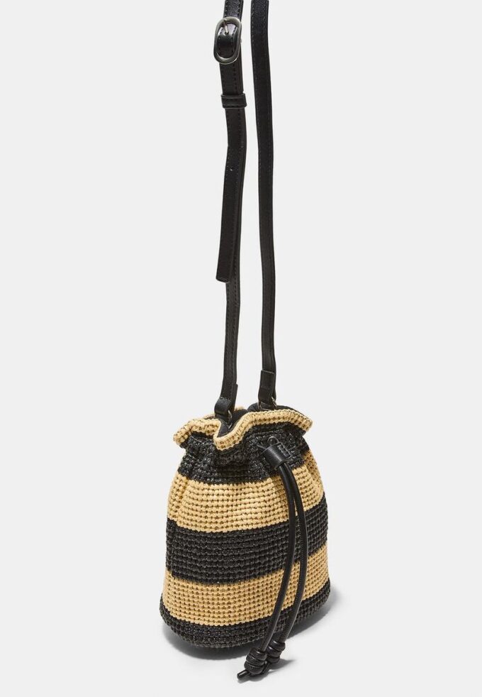 Kontrastfarget heklet crossbody-veske