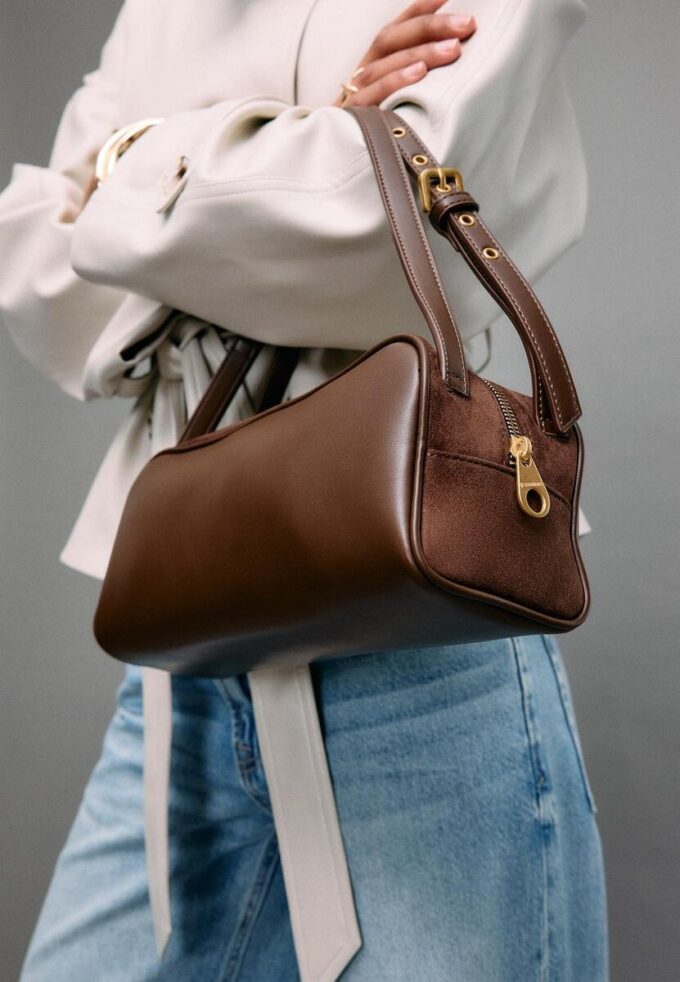 Kontrastfarget skulderveske med dobbelt håndtak