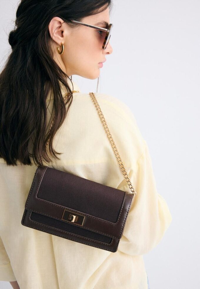 Kontrastveske i lerret