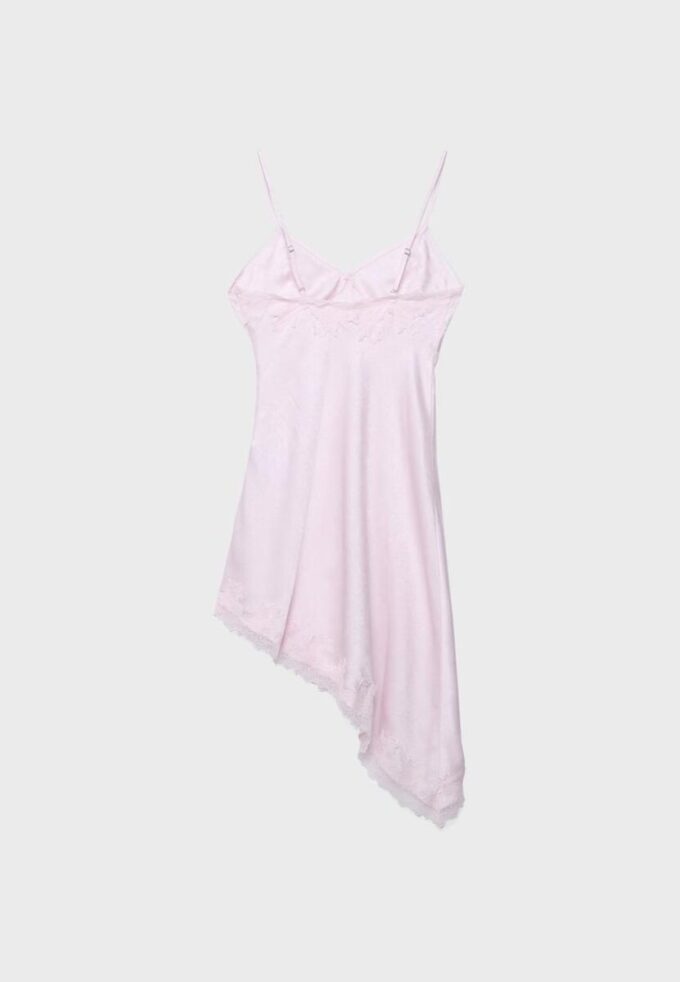 Kort asymmetrisk satengkjole