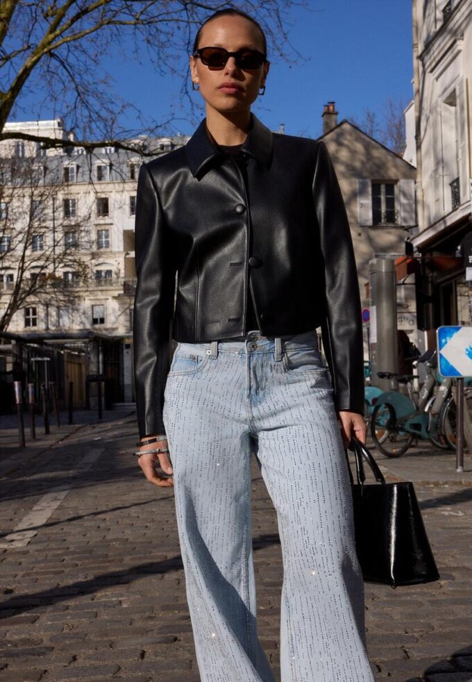 Kort blazer i skinnimitasjon