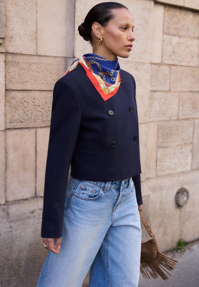 Kort blazer med rund hals