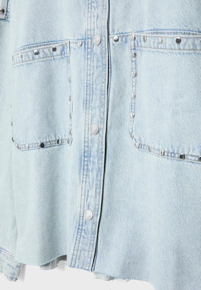 Kort denim-overskjorte med nitter