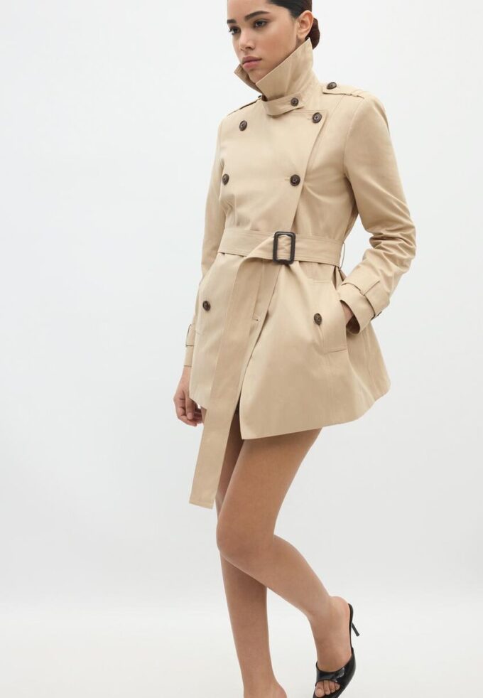 Kort, enkel trenchcoat
