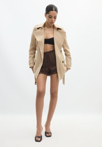 Kort, enkel trenchcoat