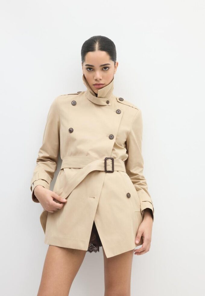 Kort, enkel trenchcoat