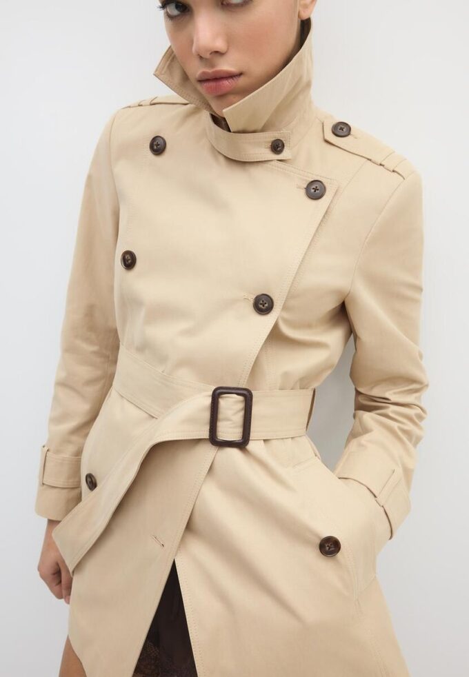 Kort, enkel trenchcoat