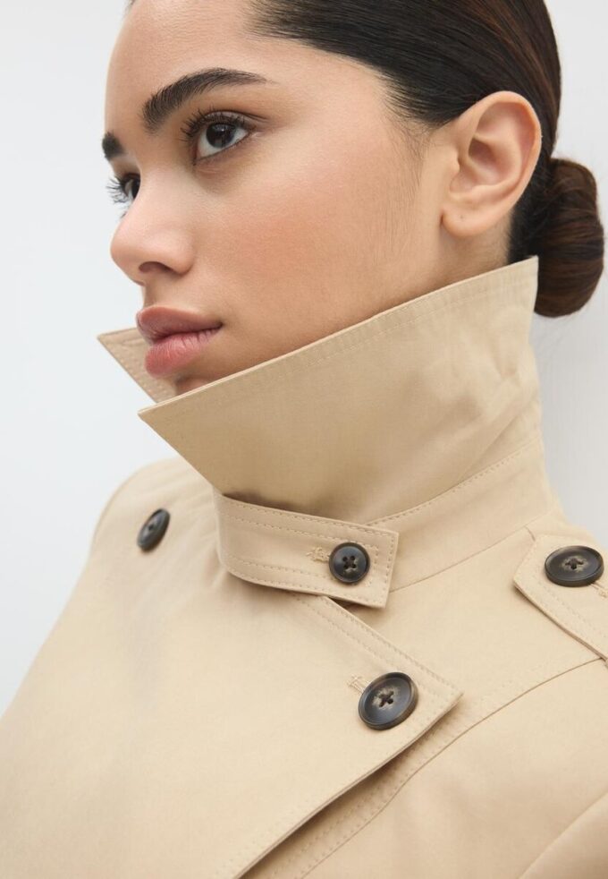 Kort, enkel trenchcoat