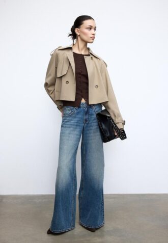 Kort, flytende trenchcoat