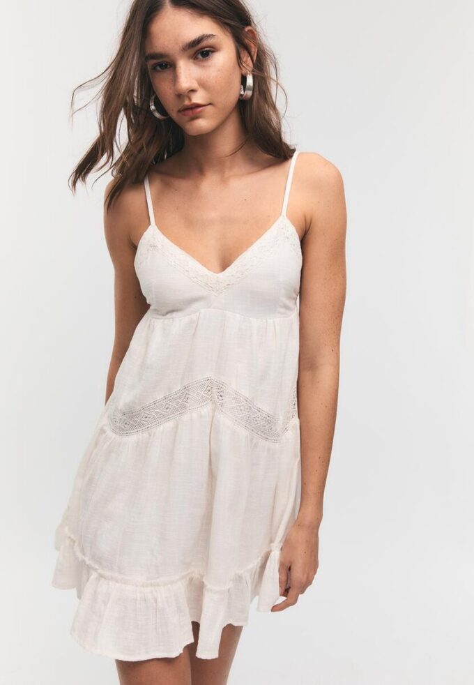 Kort kjole med blonder