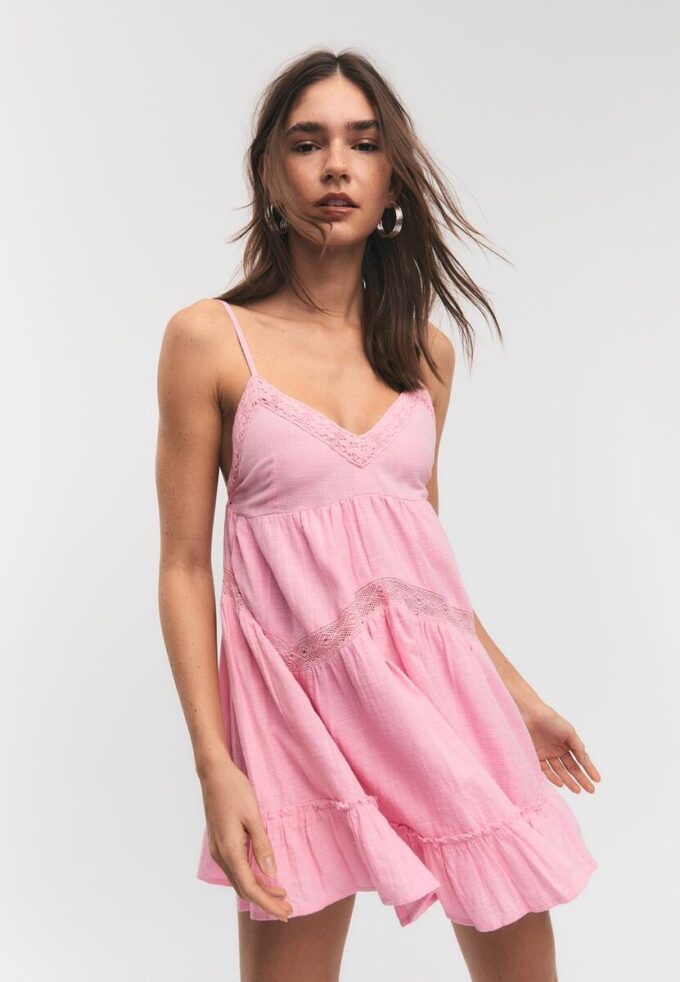 Kort kjole med blonder