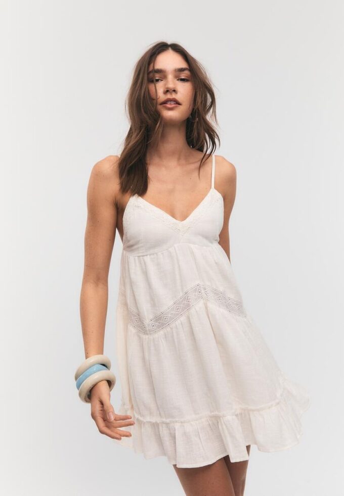 Kort kjole med blonder