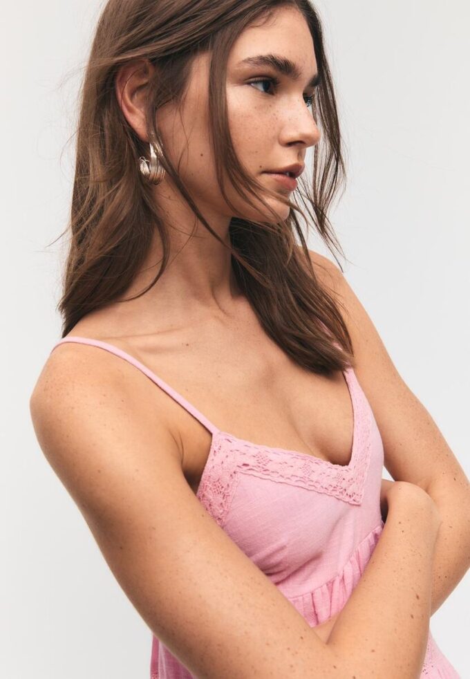 Kort kjole med blonder