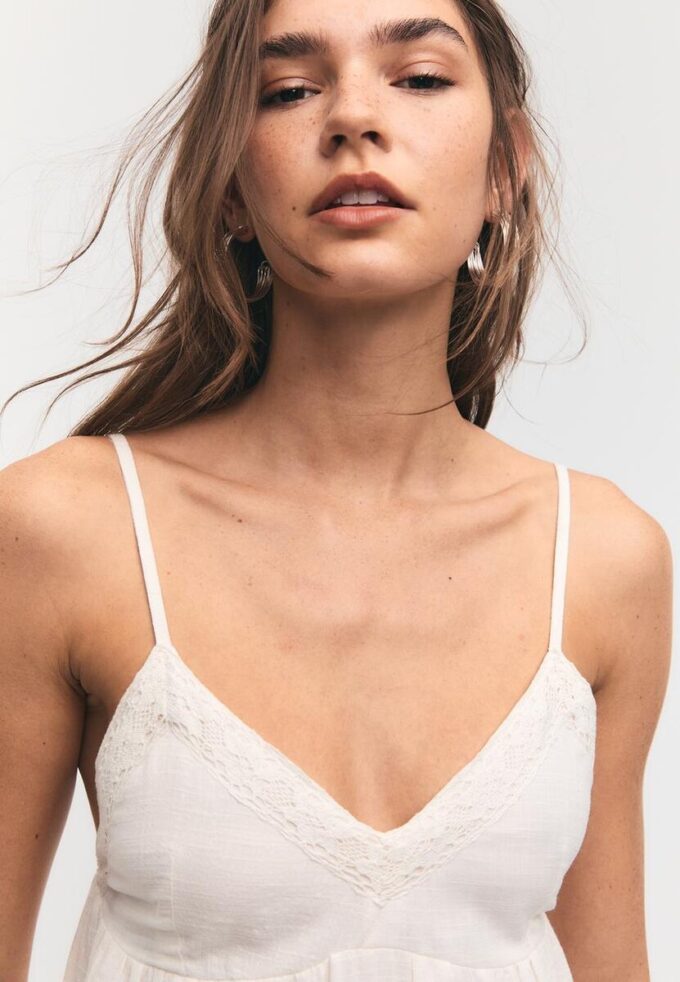 Kort kjole med blonder