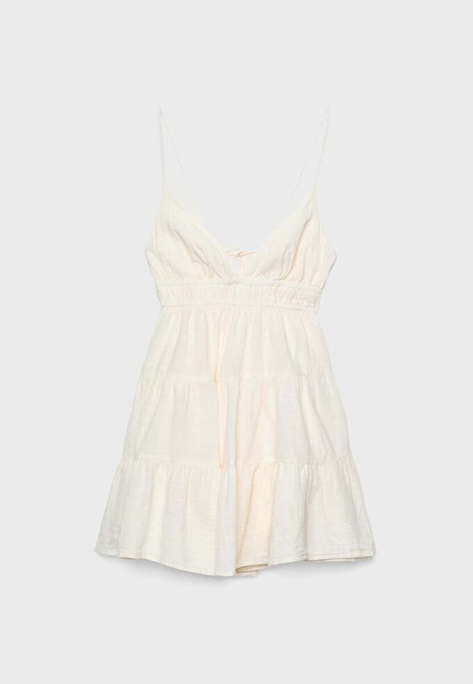 Kort, løstfallende kjole med knytning i ryggen