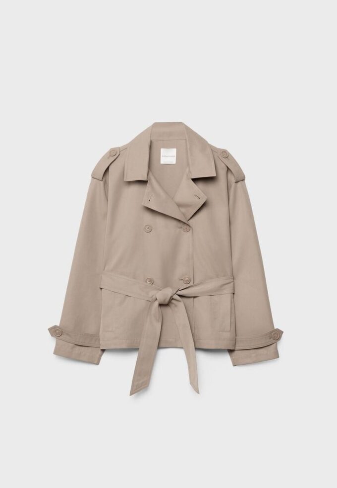 Kort, løstsittende trenchcoat med belte