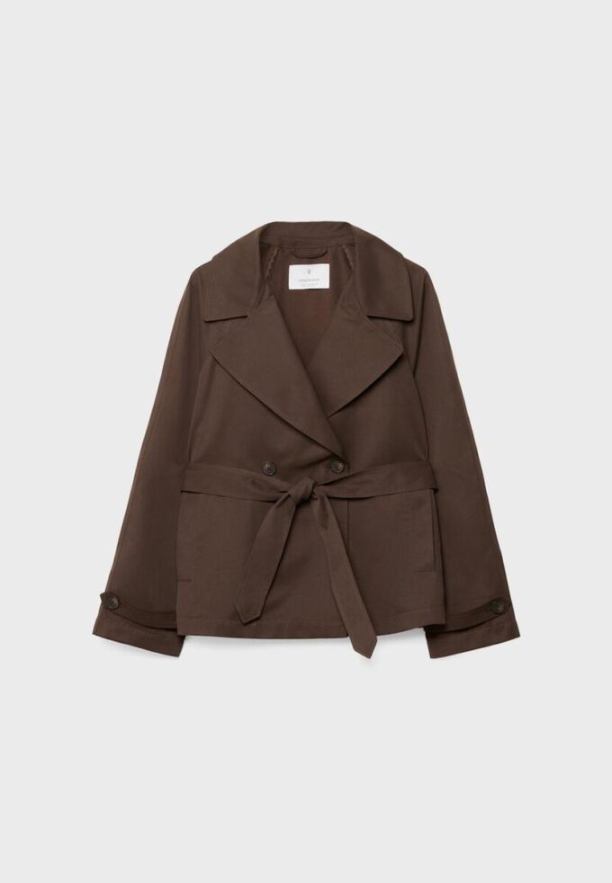 Kort, løstsittende trenchcoat med belte