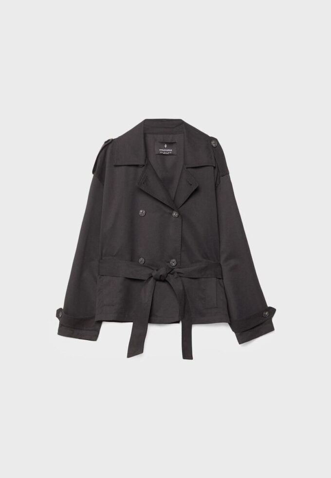 Kort, løstsittende trenchcoat med belte
