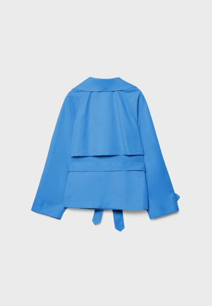 Kort, løstsittende trenchcoat med belte