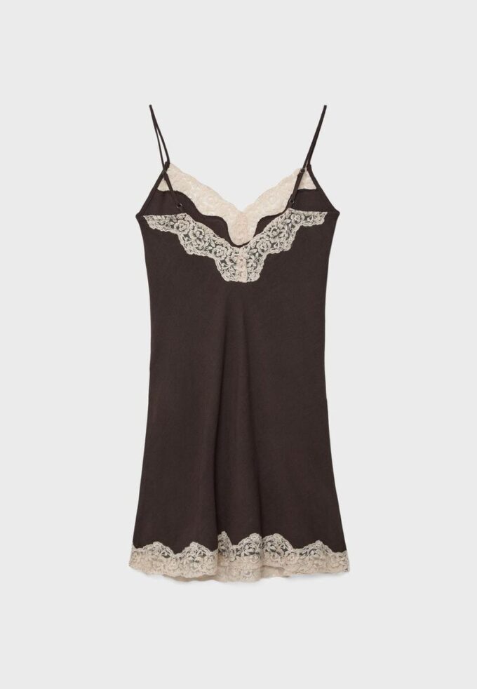 Kort rustikk blonderkjole