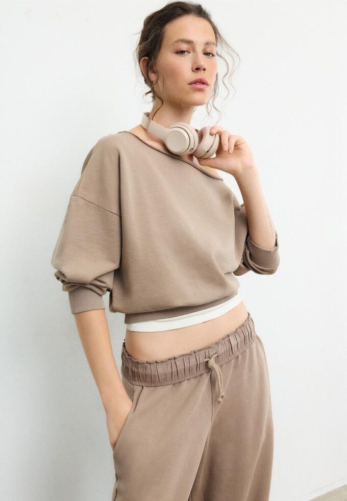 Kort sweatshirt med vasket effekt