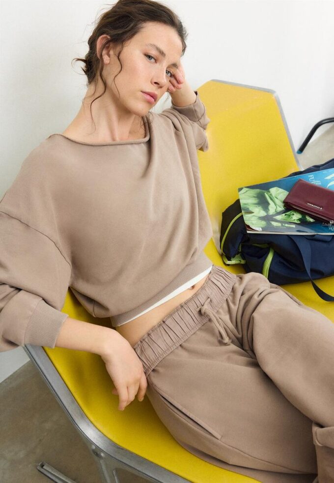 Kort sweatshirt med vasket effekt