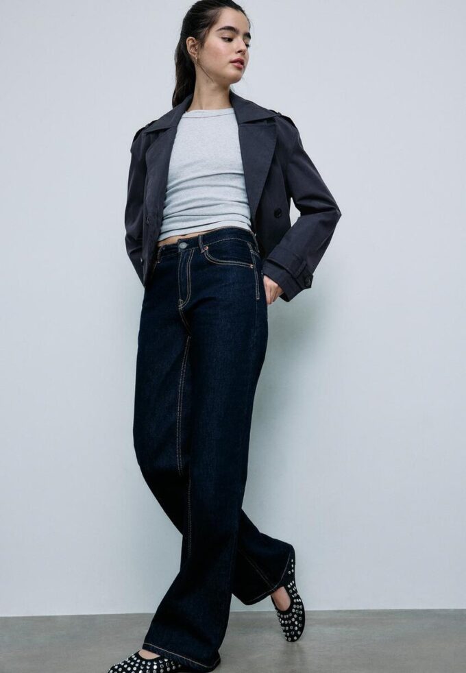 Kort trenchcoat med dobbel knappestolpe