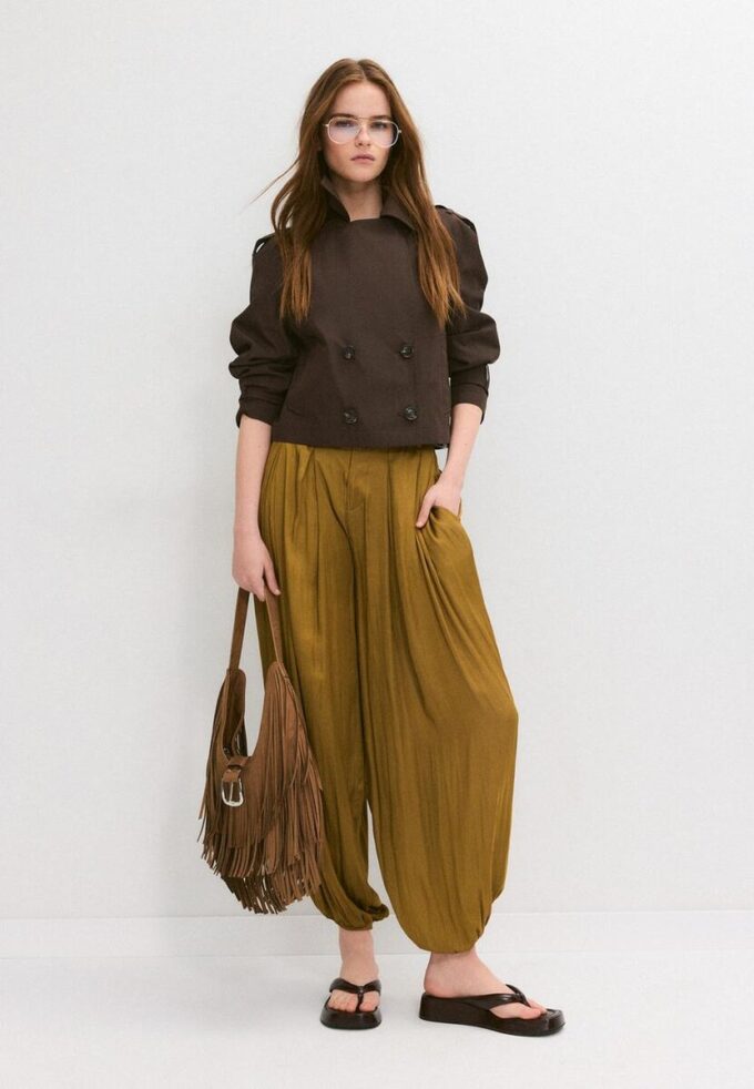 Kort trenchcoat med dobbel knappestolpe