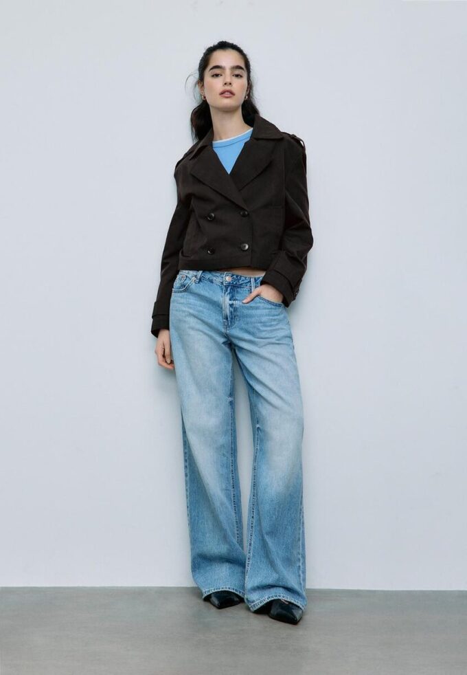 Kort trenchcoat med dobbel knappestolpe