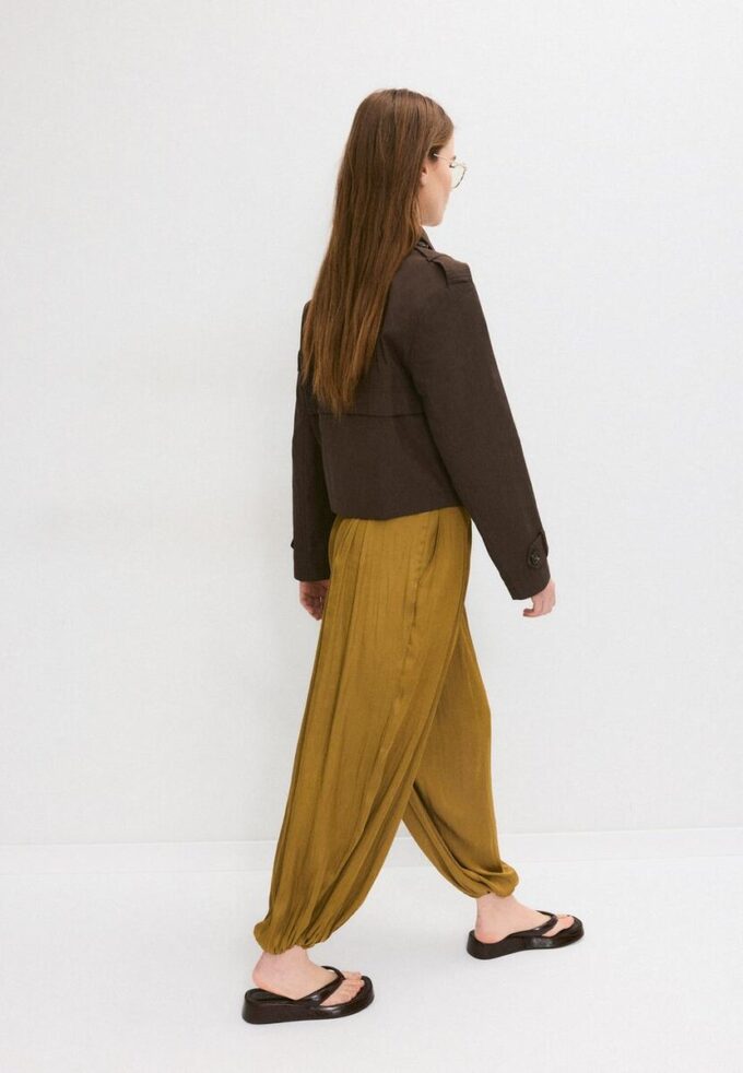 Kort trenchcoat med dobbel knappestolpe