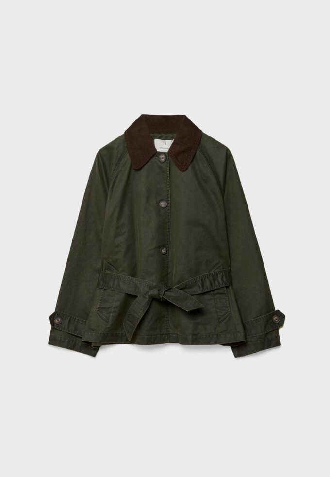 Kort voksbehandlet trenchcoat med belte