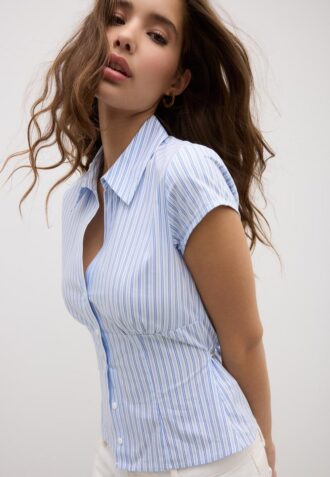 Kortærmet skjorte med søm under brystet