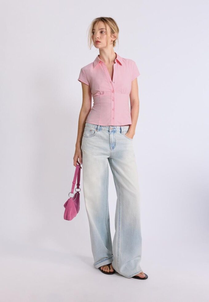 Kortærmet skjorte med søm under brystet