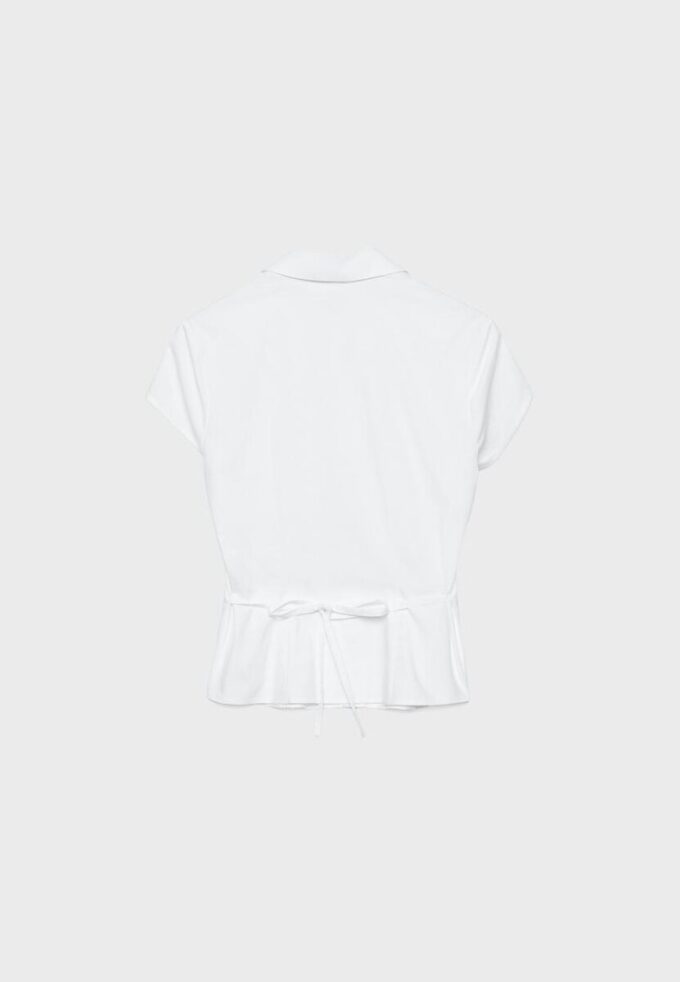 Kortærmet skjorte med søm under brystet