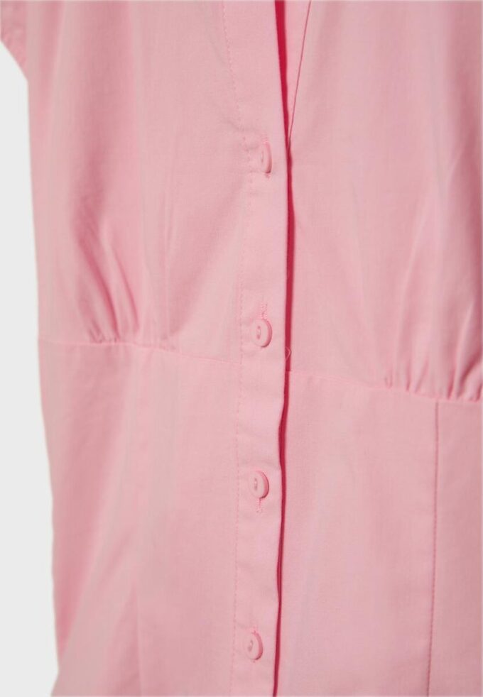 Kortærmet skjorte med søm under brystet