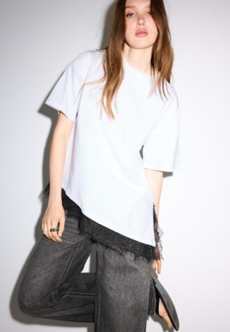 Kortærmet T-skjorte med blonderkant