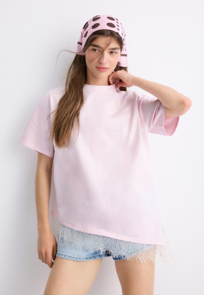 Kortærmet T-skjorte med blonderkant