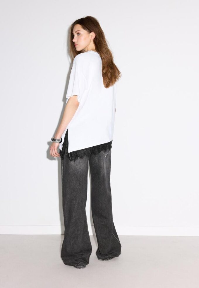 Kortærmet T-skjorte med blonderkant