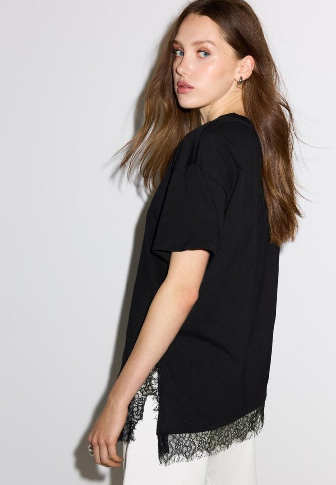 Kortærmet T-skjorte med blonderkant