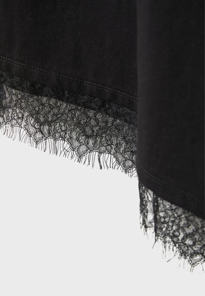 Kortærmet T-skjorte med blonderkant