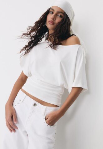 Kortærmet T-skjorte med båthals