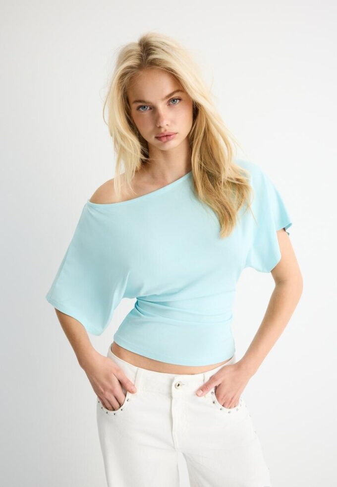 Kortærmet T-skjorte med båthals