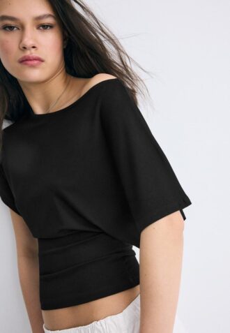 Kortærmet T-skjorte med båthals