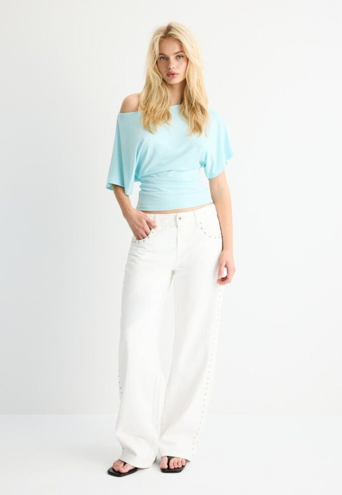 Kortærmet T-skjorte med båthals