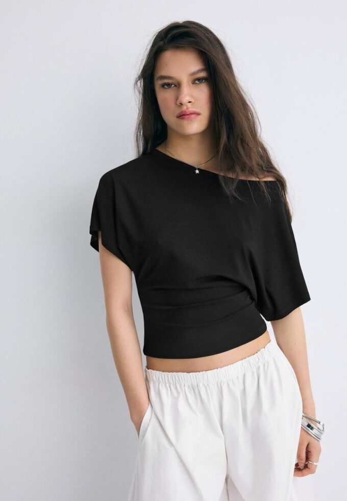 Kortærmet T-skjorte med båthals